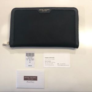 Henri Bendel Jetsetter portfolio travel wallet